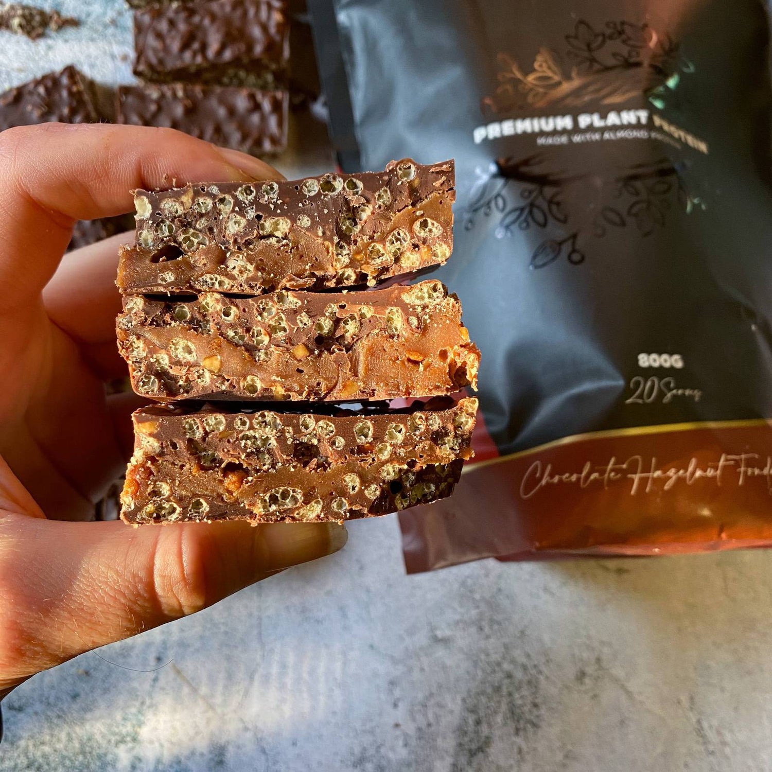 HAZELNUT PRALINE MALTESER SLICE