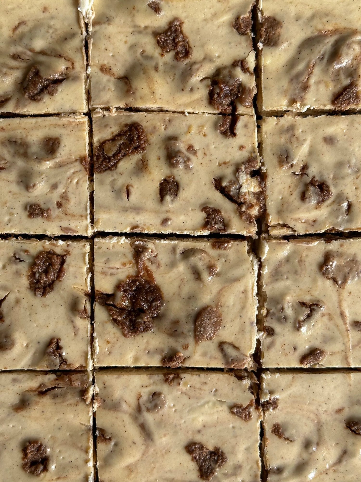 Cinnamon Roll Cheesecake Bars