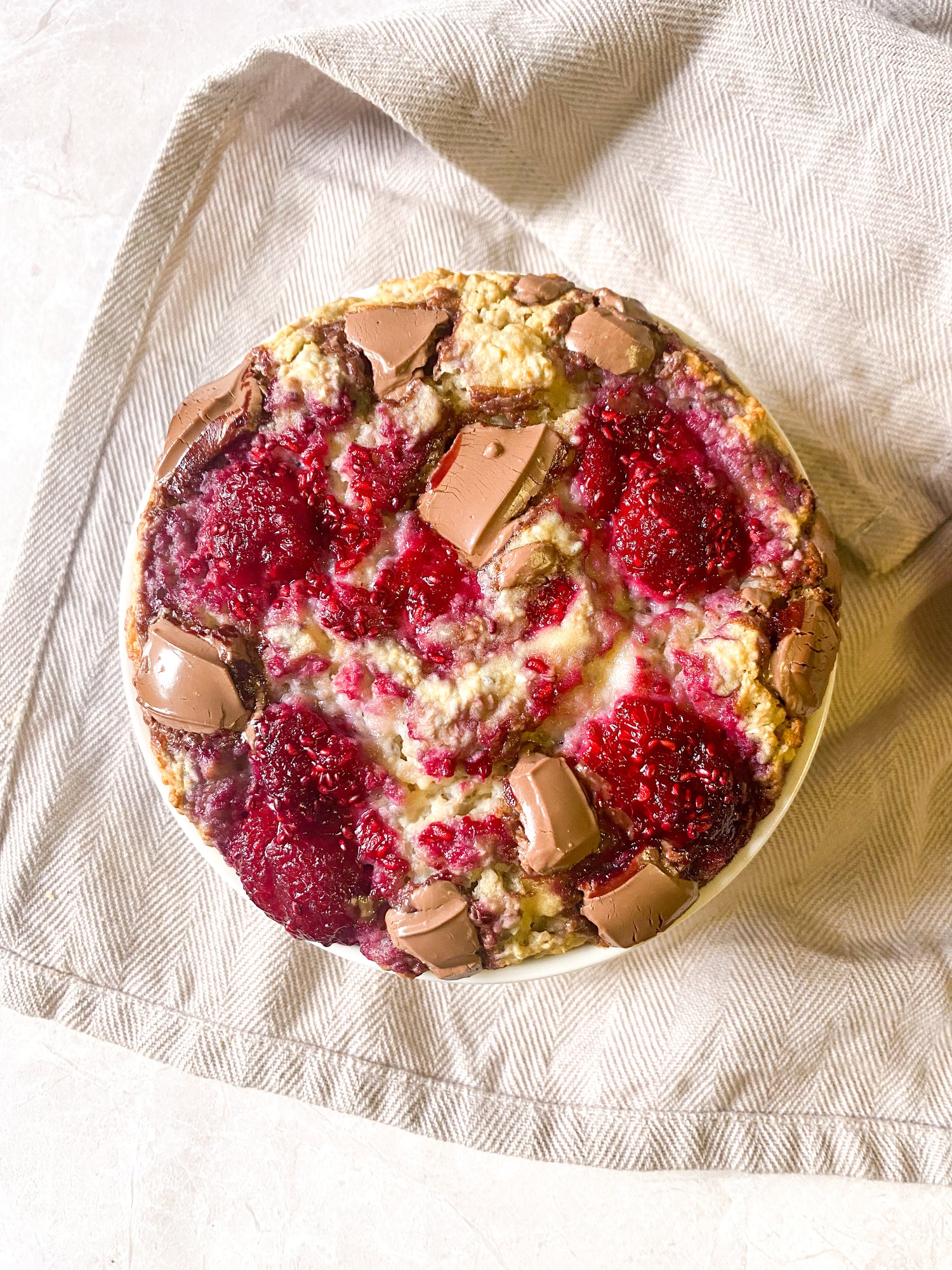 WHITE CHOC RASPBERRY RIPPLE BAKED OATS