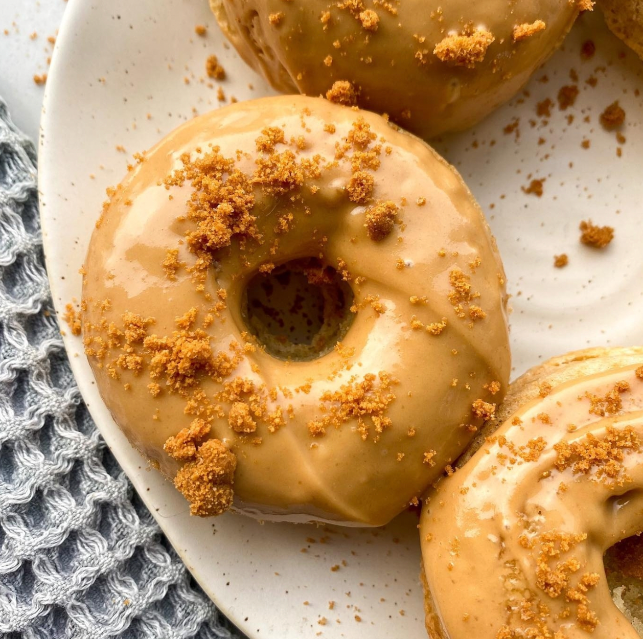 WHITE CHOC BISCOFF DONUTS