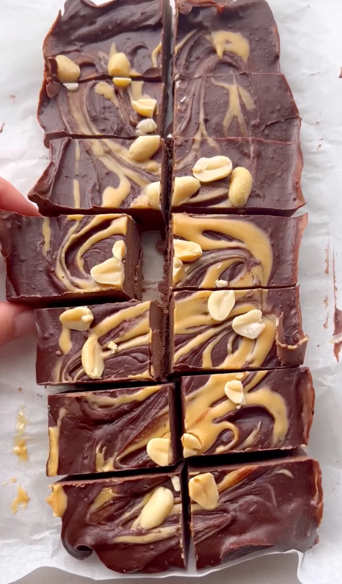 SNICKERS FUDGEY FUDGE