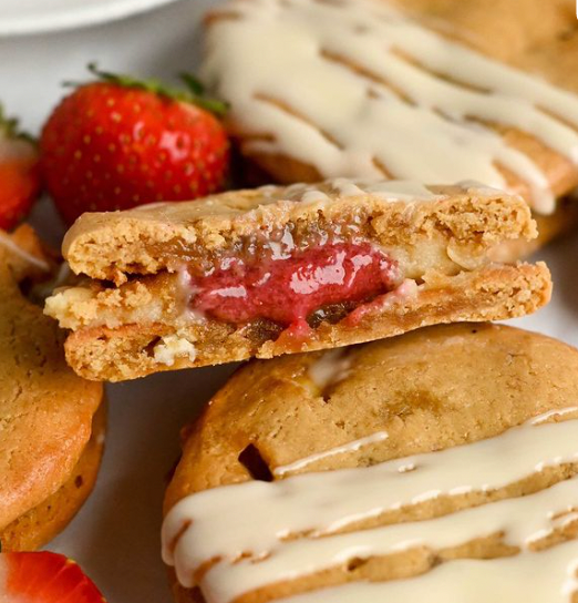 BERRY WHITE CHOC COOKIE SANDWICHES