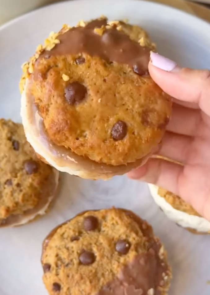 Caramel Ice-Cream Cookie Sandwich