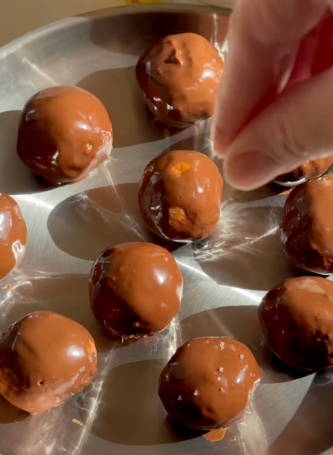Almond Vanilla Protein Bites