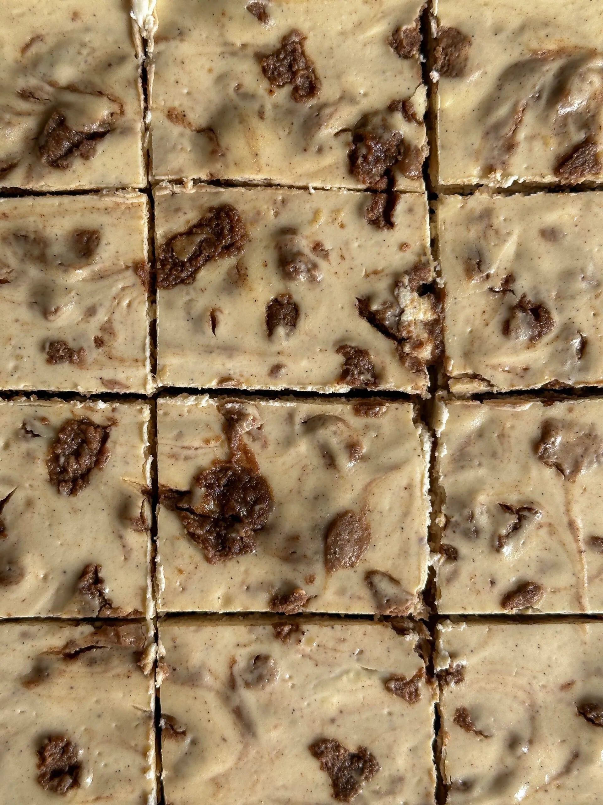 Cinnamon Roll Cheesecake Bars