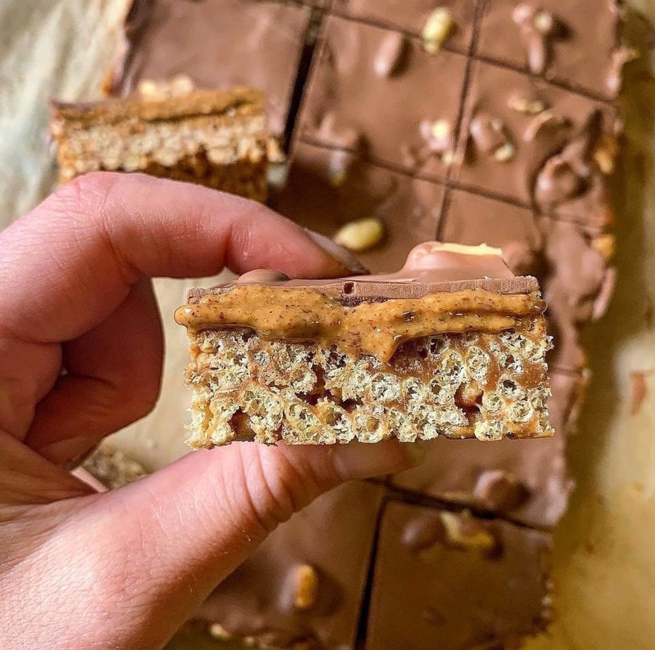 SNICKERS CRISPY SLICE⁠