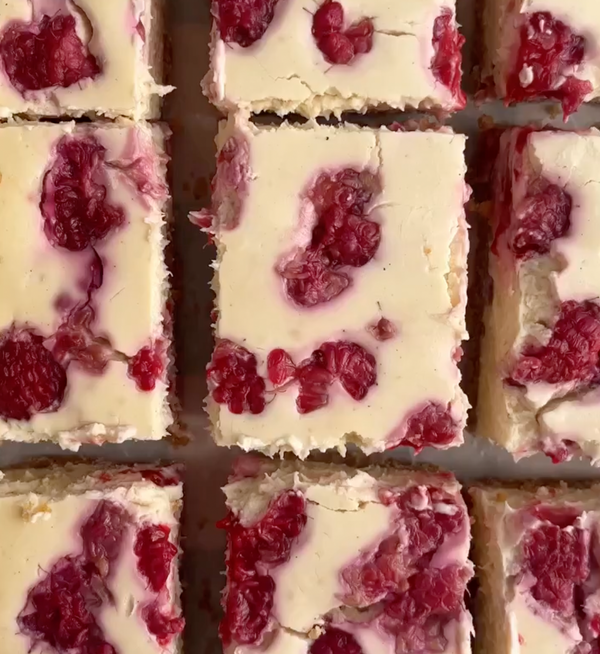 Creamy Raspberry Cheesecake Bars