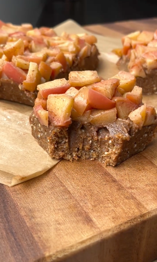 Apple Crumble Protein Bites