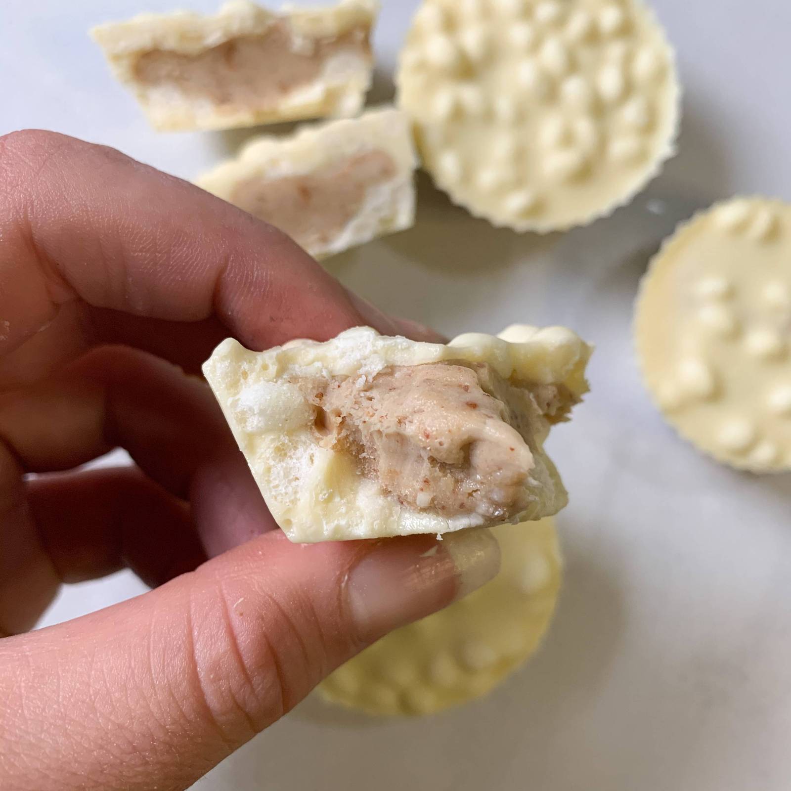 WHITE CHOCCY CARAMEL CUPS